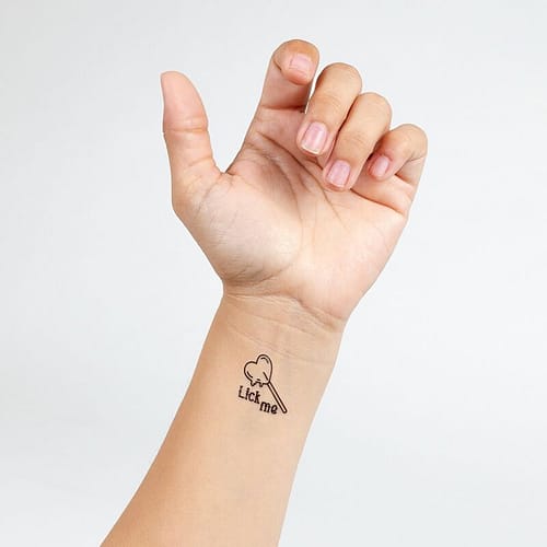 SECRET PLAY - SET OM 10 TILLFÄLLIGA TATUERINGAR MED GODISKOLLEKTION