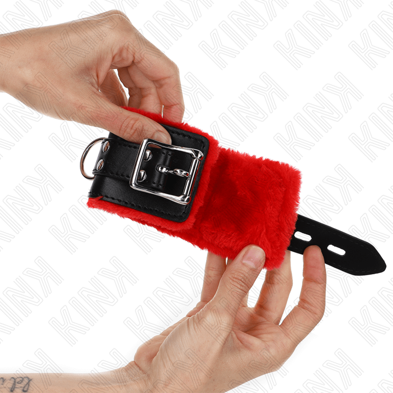 KINK - FUR LINED WRIST RESTRAINTS WITH SQUARE HOLES RED AND BLACK BELT ADJUSTABLE 17-29 CM X 6 CM - Bild 2
