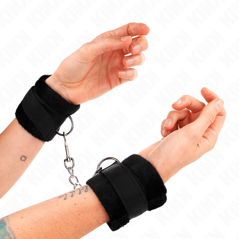 KINK - BEGINNER FUR HAND CUFFS BLACK 30 X 7 CM - Image 3