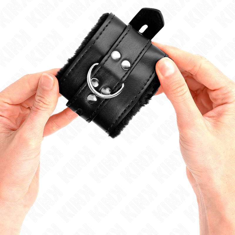 KINK - FUR LINED WRIST RESTRAINTS WITH SQUARE HOLES BLACK AND BLACK BELT ADJUSTABLE 17-29 CM X 6 CM - Bild 3